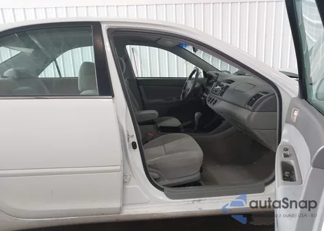 2003 Toyota Camry Le z USA, uszkodzony, nr VIN 4T1BE32KX3U128717